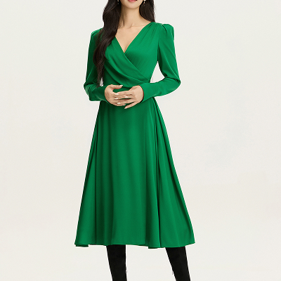 グリーンのシルクワンピース